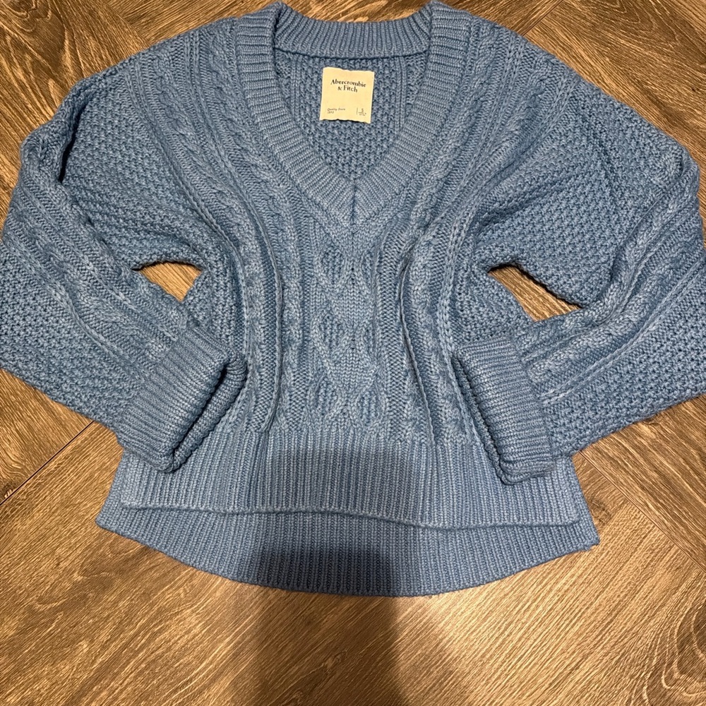 Abercrombie & Fitch V-Neck Sweater in Soft Blue